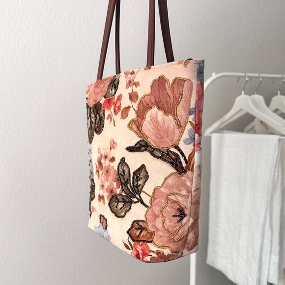 Vintage Handbags - Vintage Floral Beaded Tote Bag
